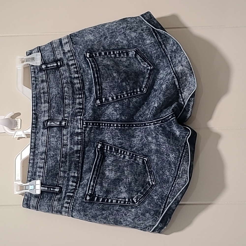Refuge High Waist Vintage Style Shorts - Picture 3 of 6